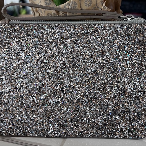 Old Navy Wristlet, Sparkling crystals of Silver, Gold , Rose Gold & Black - Picture 3 of 10